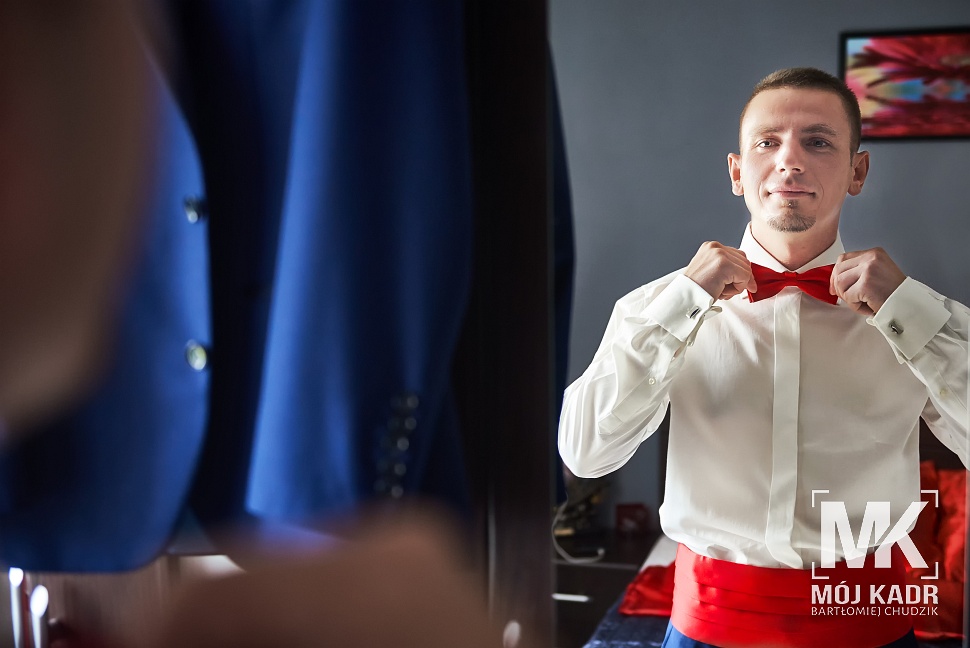 Założenie spinek do mankietów  