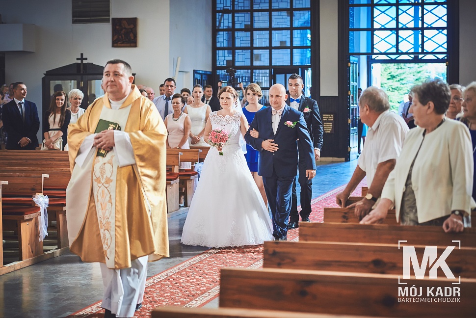Wejście Pary Młodej do kościoła Parafialnego pw. Świętej Rodziny w Lublinie