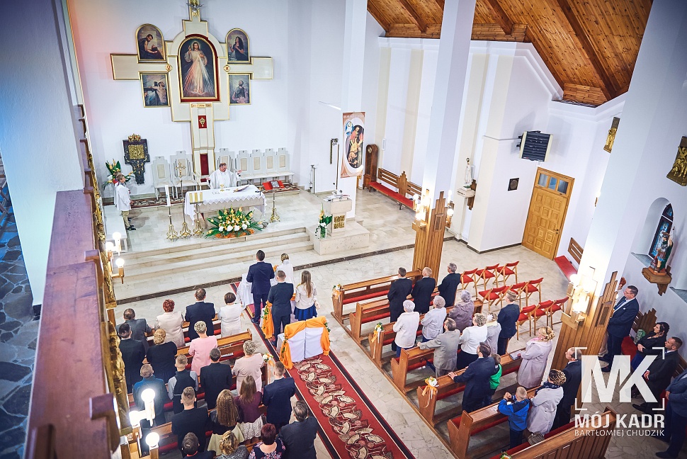 Zdjęcie kościoła w czasie ceremonii pod Krasnymstawem.